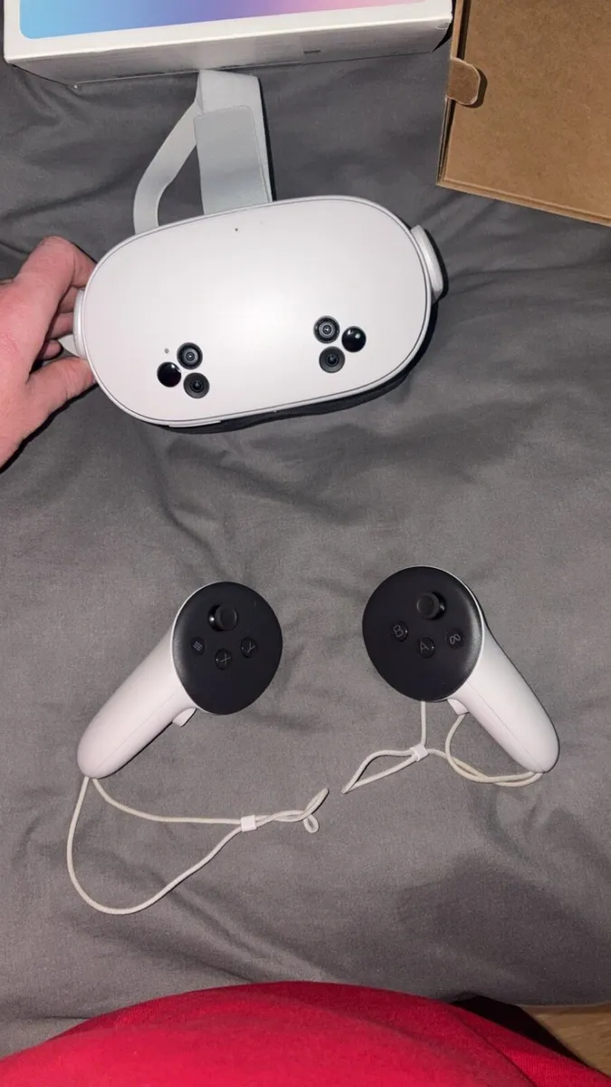 Meta Quest 3s VR Headset - Image 3