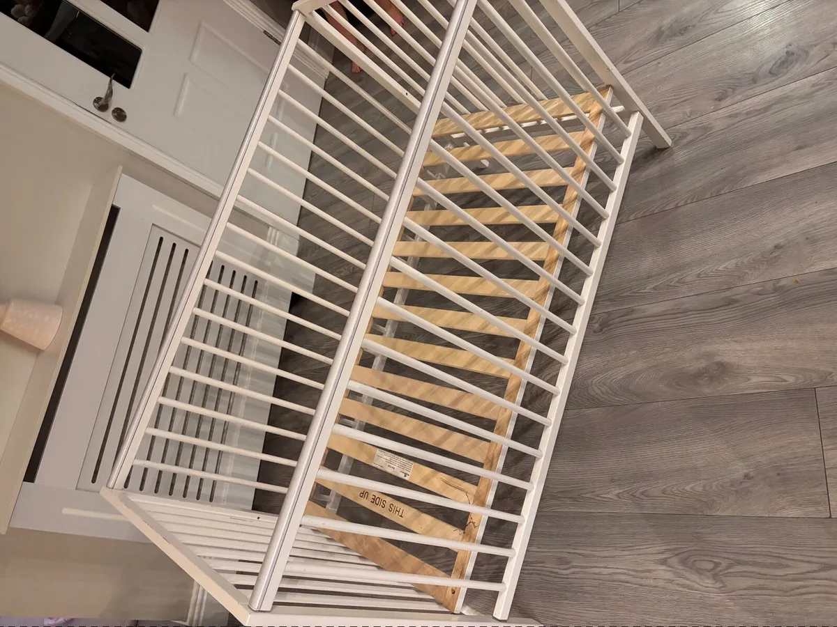 Baby cot and mattress - Image 1