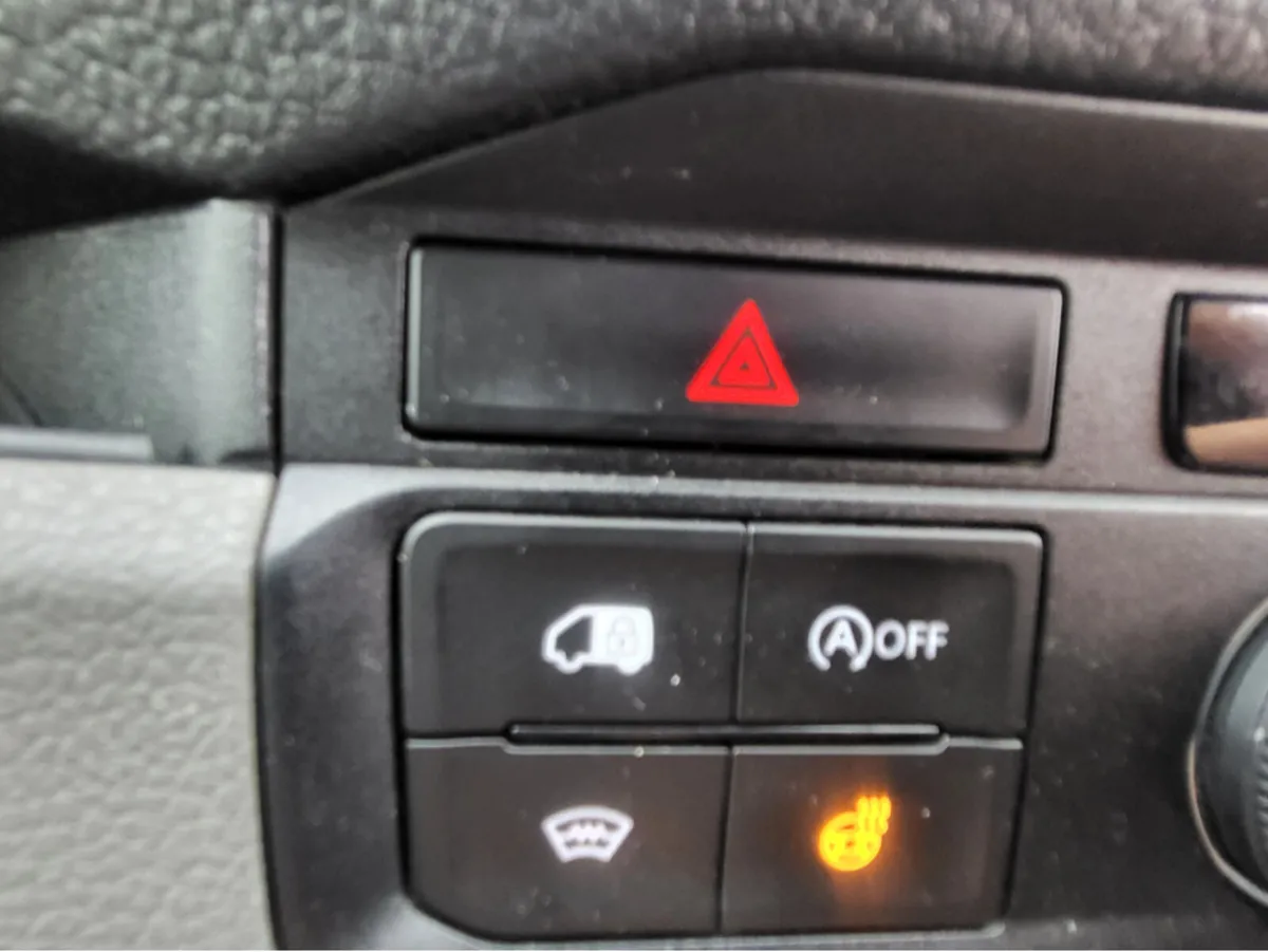 Volkswagen Crafter H 35 MWB 177BHP A8A 5DR AUTO - Image 2