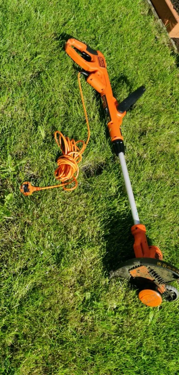 Black+Decker Electric Strimmer - Image 1