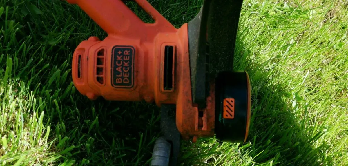 Black+Decker Electric Strimmer - Image 3