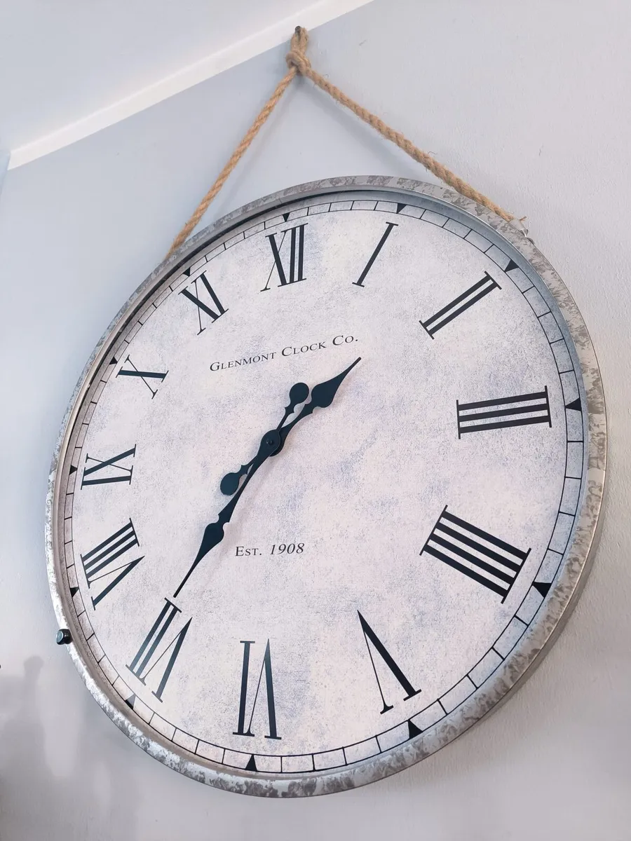 Large Vintage-Style Wall Clock - Image 4