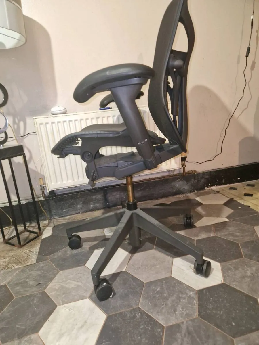 Herman Miller Mirra 2 office chair - Image 1