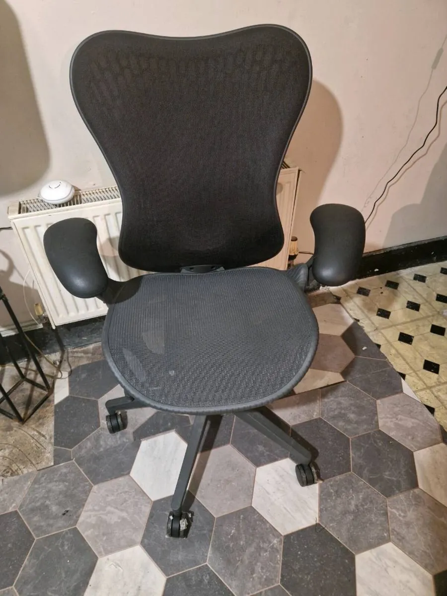 Herman Miller Mirra 2 office chair - Image 3