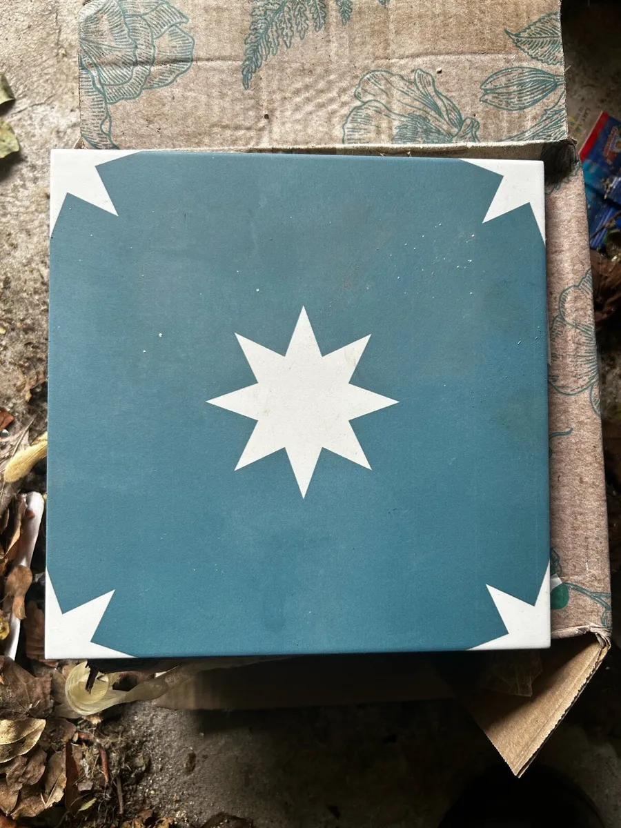 Floor tiles - Image 1
