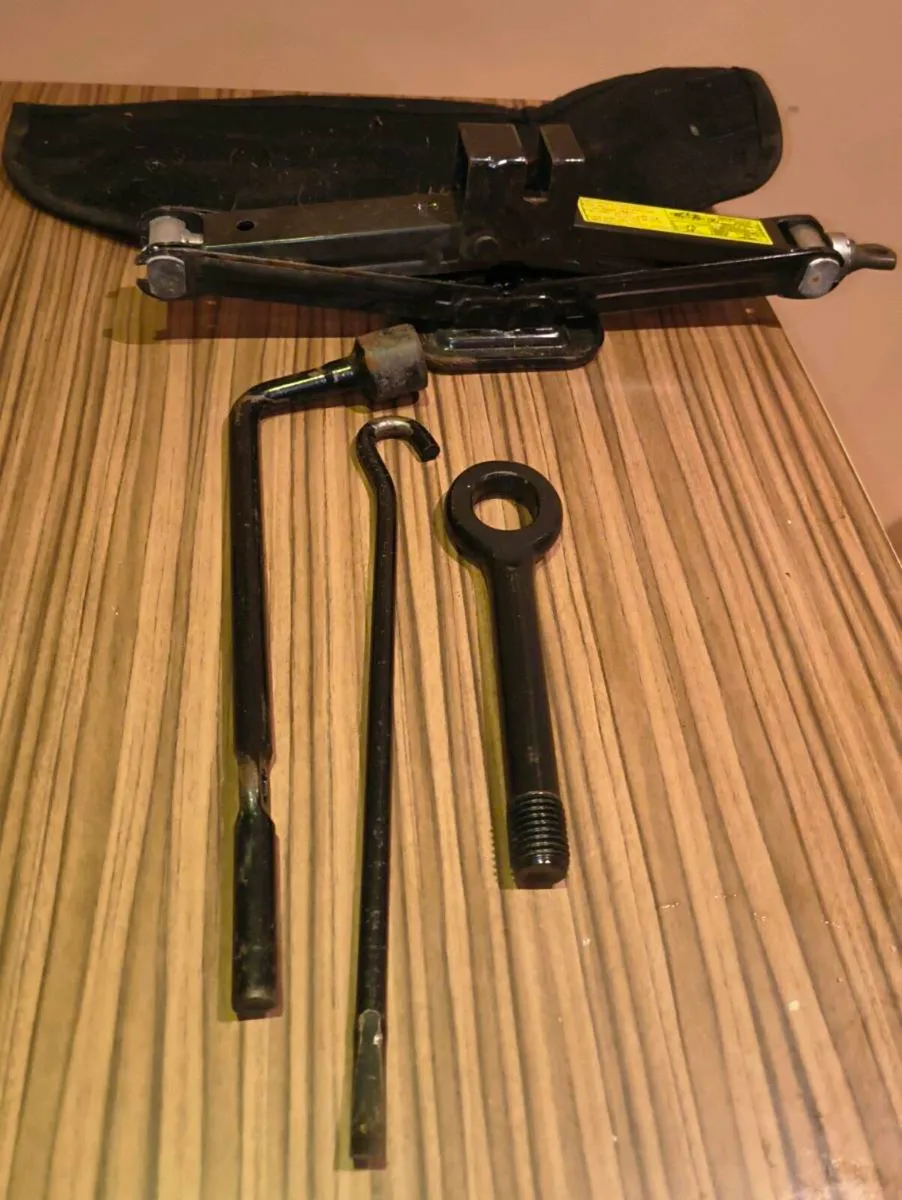 Car Jack - Image 4