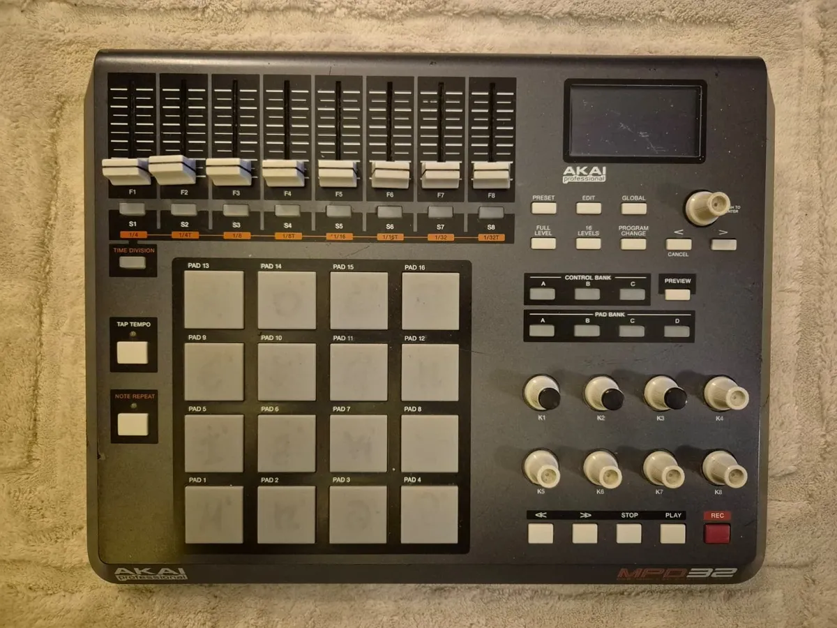 Akai MPD32 MIDI Controller - Image 2