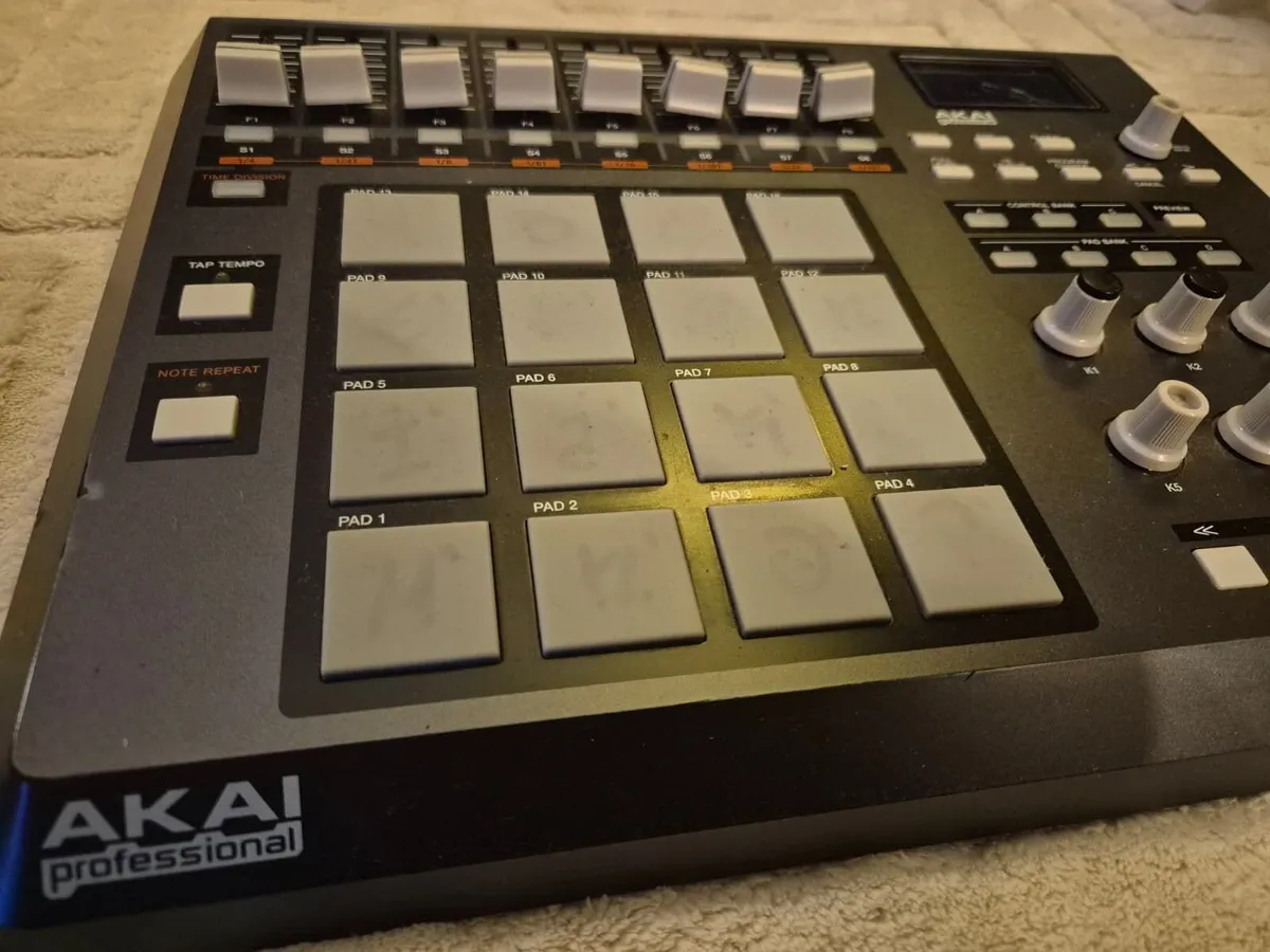 Akai MPD32 MIDI Controller - Image 3