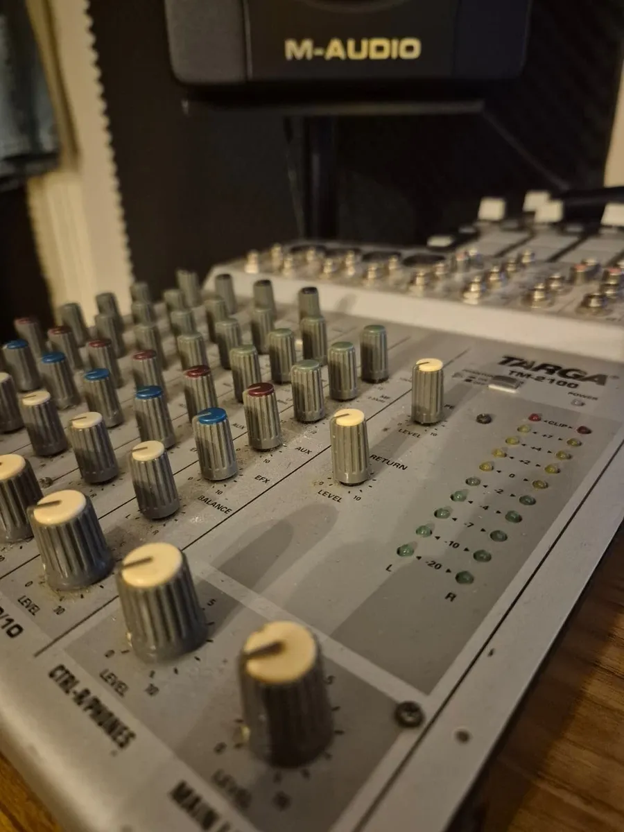 Targa TM-2100 10-Channel Analogue Mixer - Image 3