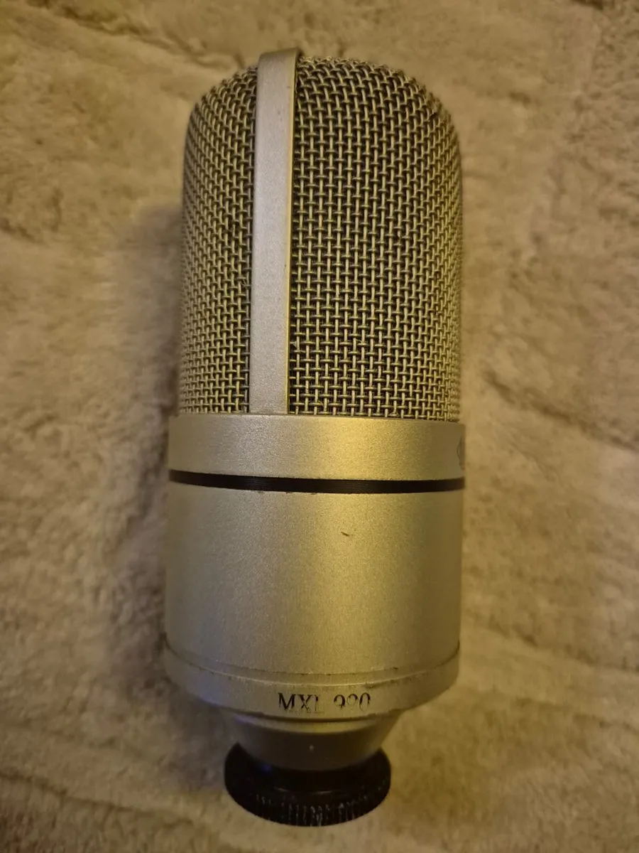 MXL 990 Condenser Microphone - Image 4