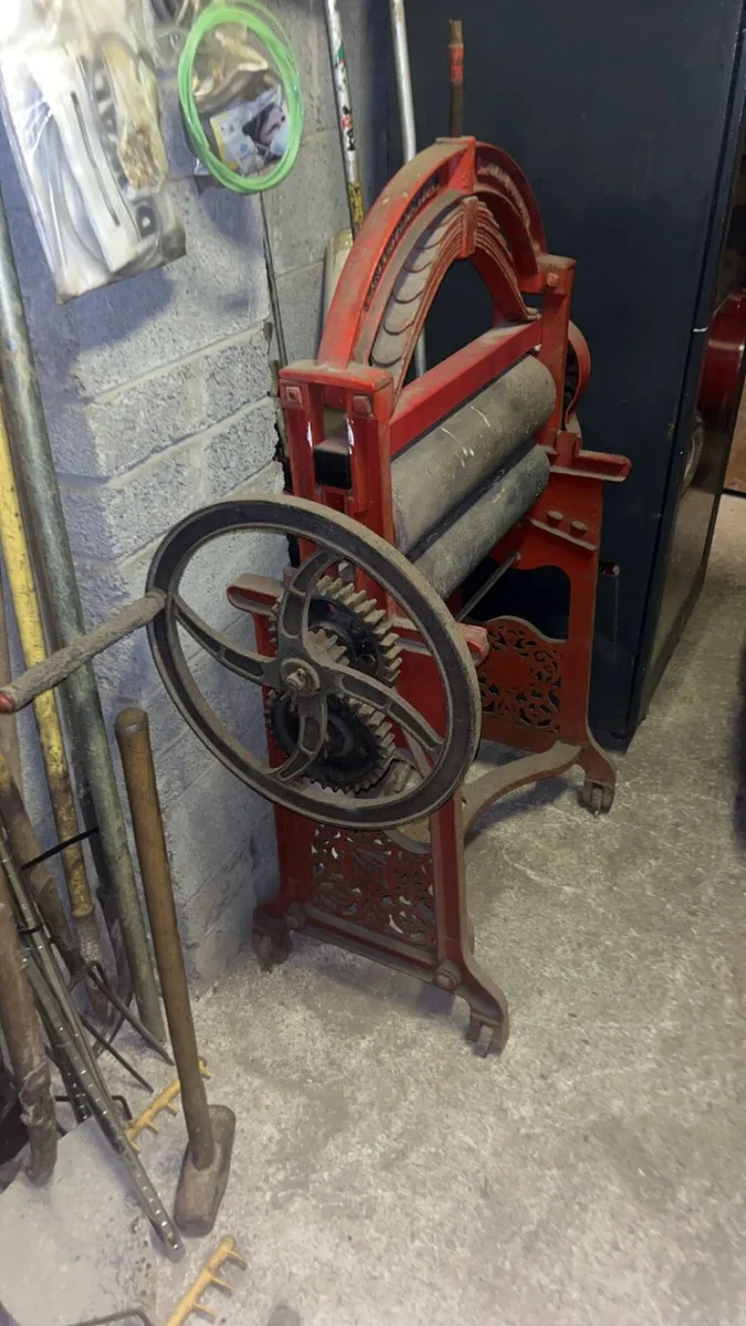 Antique clothes wringer - Image 2