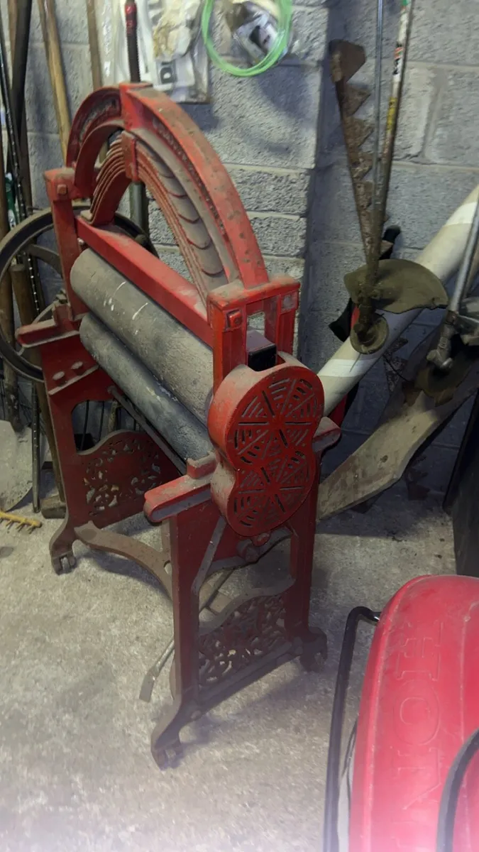 Antique clothes wringer - Image 3