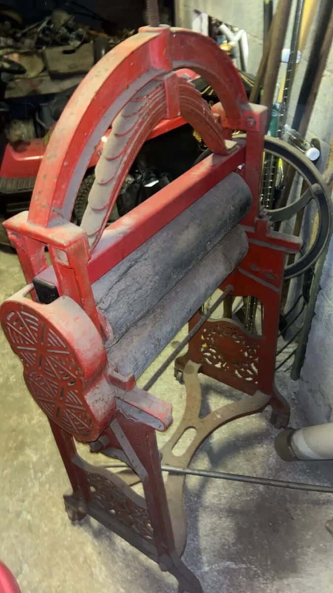 Antique clothes wringer - Image 4