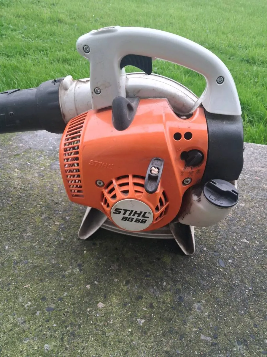 Hedge trimmer. Still blower. Garden benches x2 - Image 4