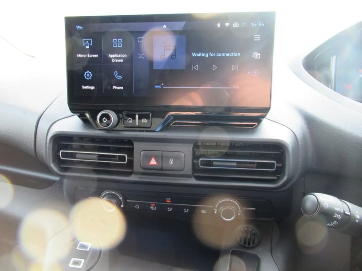 1.5 BlueHDi 1000 Professional-Plus Standard Panel - Image 4