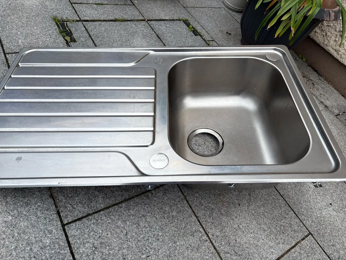Kitchen sink - Image 1