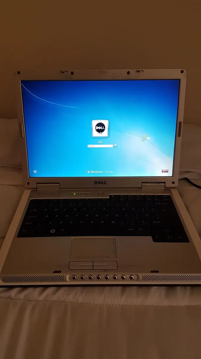 Laptop DELL - ULTRA FAST - SSD - Win 7 ULTI - Image 2