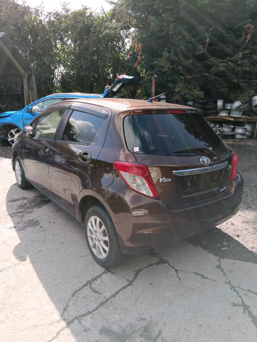 Breaking Toyota vitz 2014 petrol - Image 2