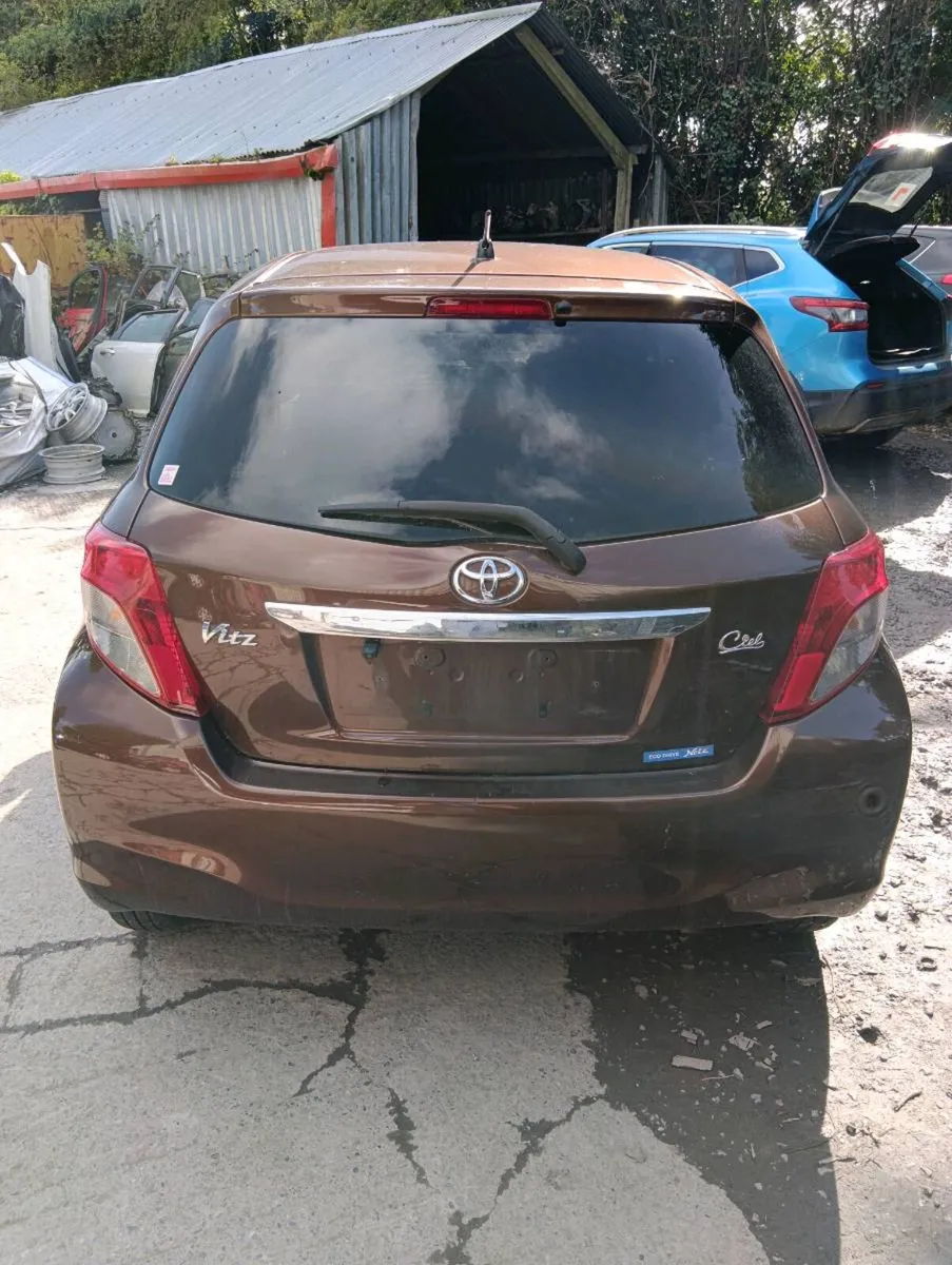 Breaking Toyota vitz 2014 petrol - Image 3