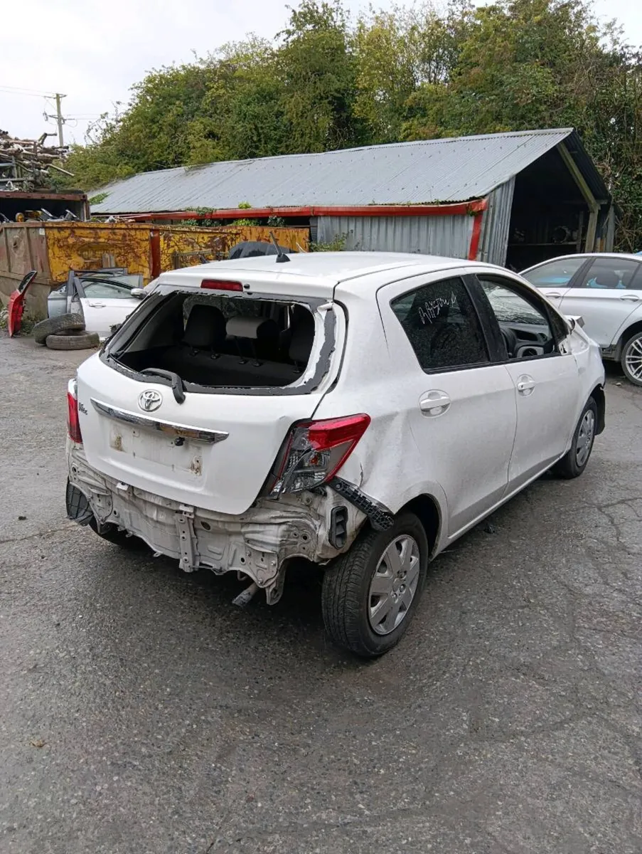Breaking Toyota vitz 2014 petrol - Image 4