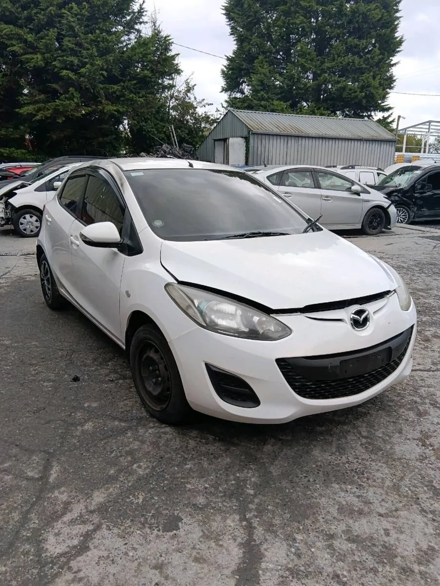 Breaking Mazda damio 2013 petrol - Image 1