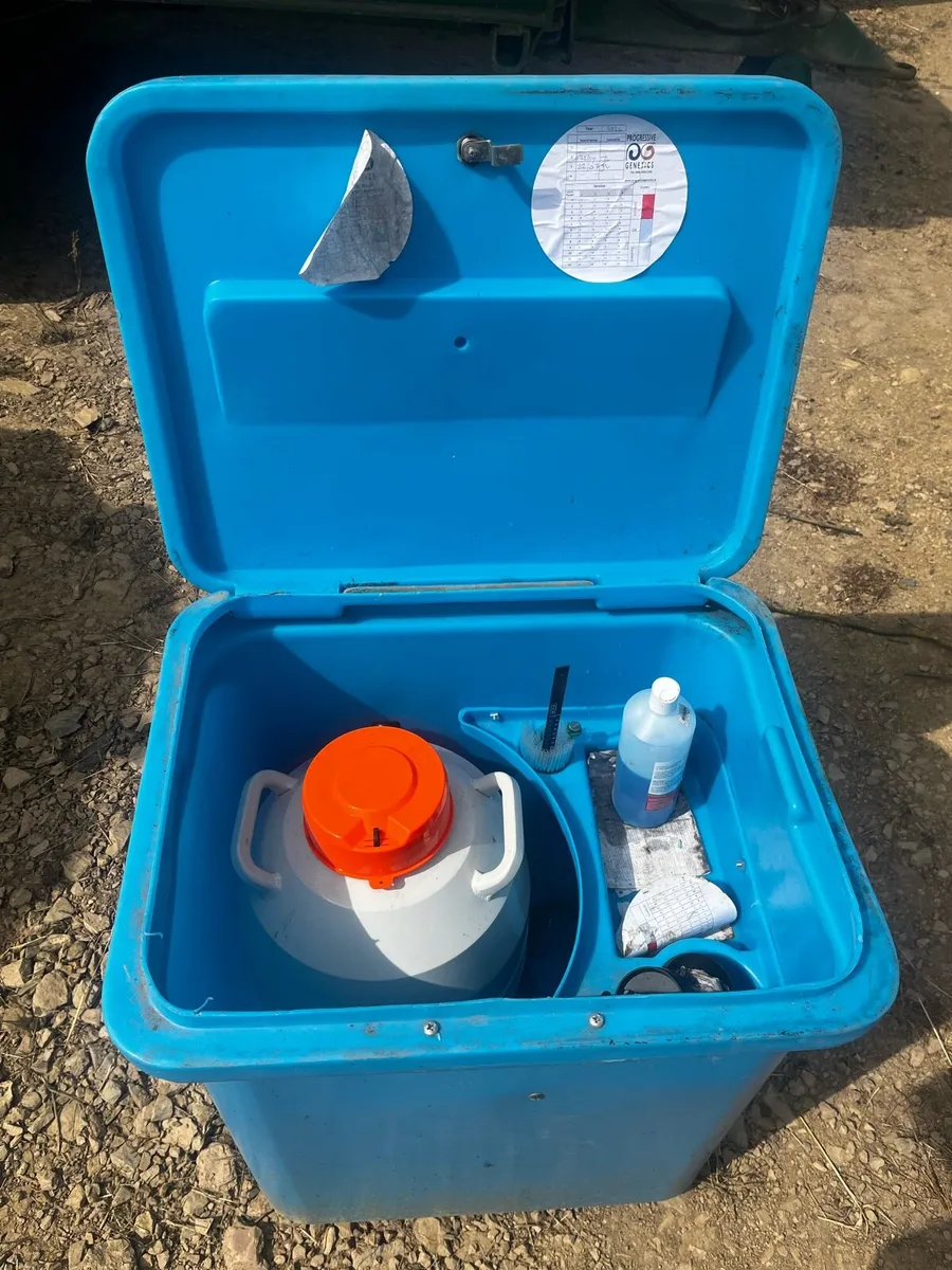 Frozen Semen Tank - Image 4