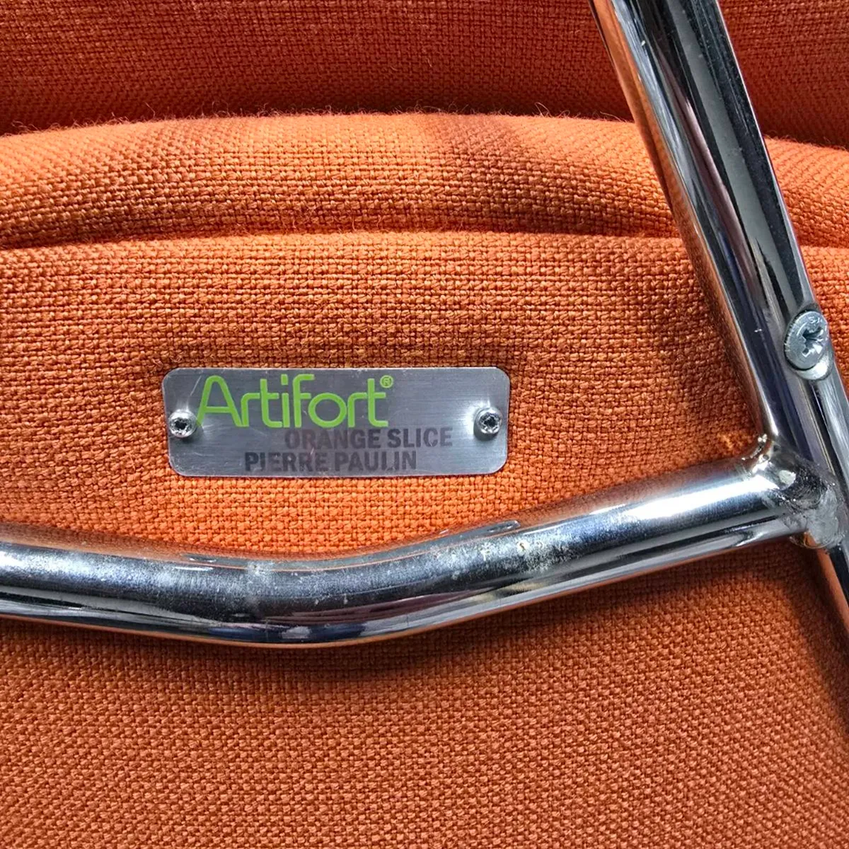 Artifort orange slice chair and coffee table - Image 3