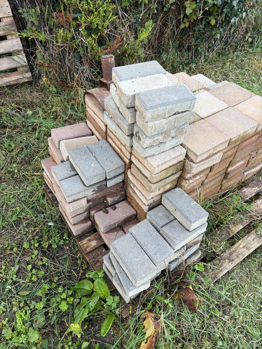 new patio bricks blocks €100 - Image 3