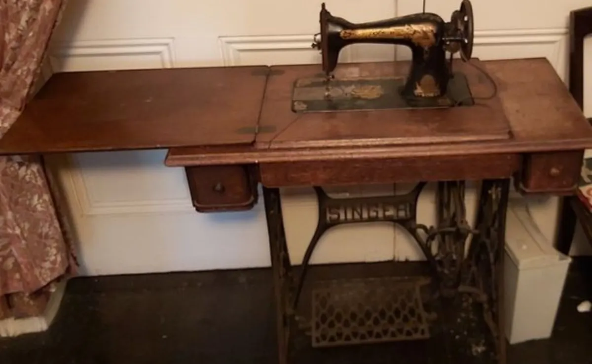 Antique Singer Sewing Machine - Image 1