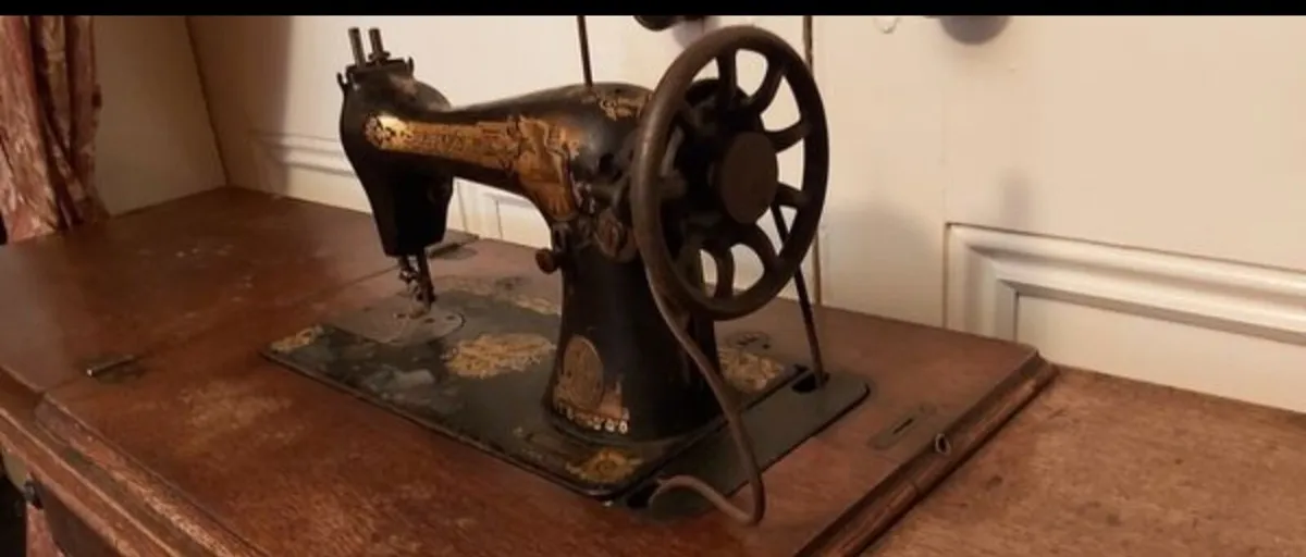 Antique Singer Sewing Machine - Image 2