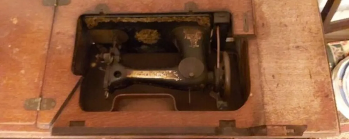 Antique Singer Sewing Machine - Image 3