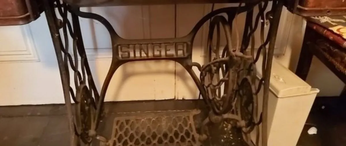 Antique Singer Sewing Machine - Image 4