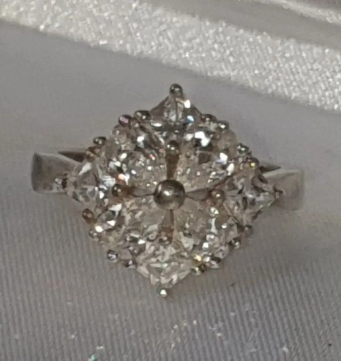 Pristine Vintage Silver & White Sapphire Ring - Image 4