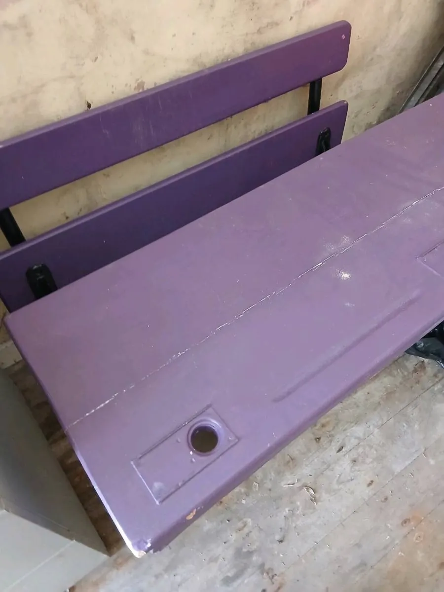 School desk - Image 1