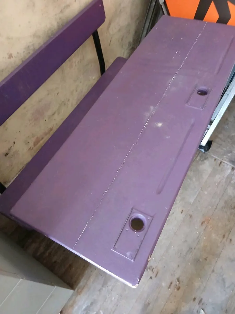 School desk - Image 3