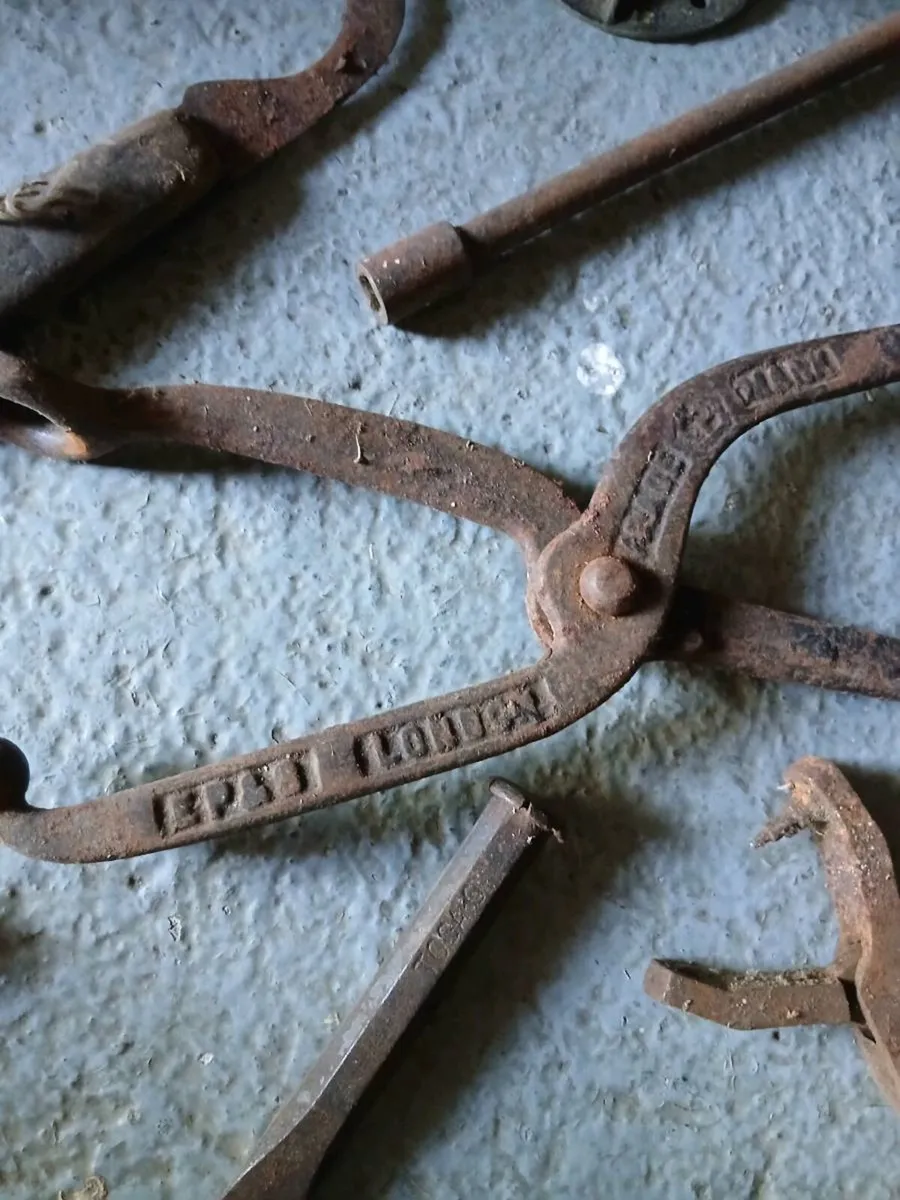 Old tools - Image 2