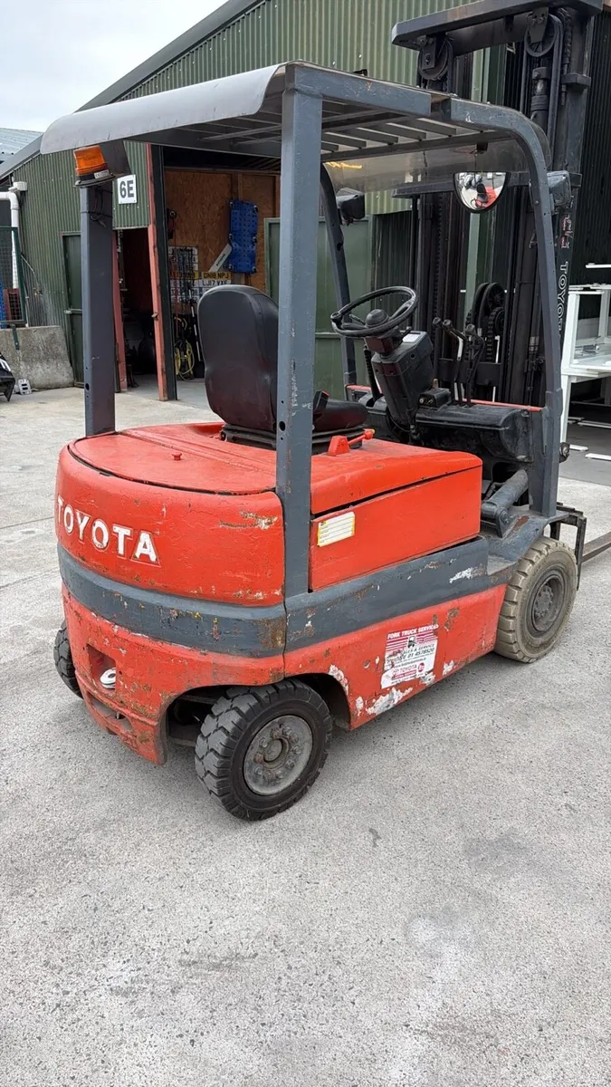 Forklift - Image 2