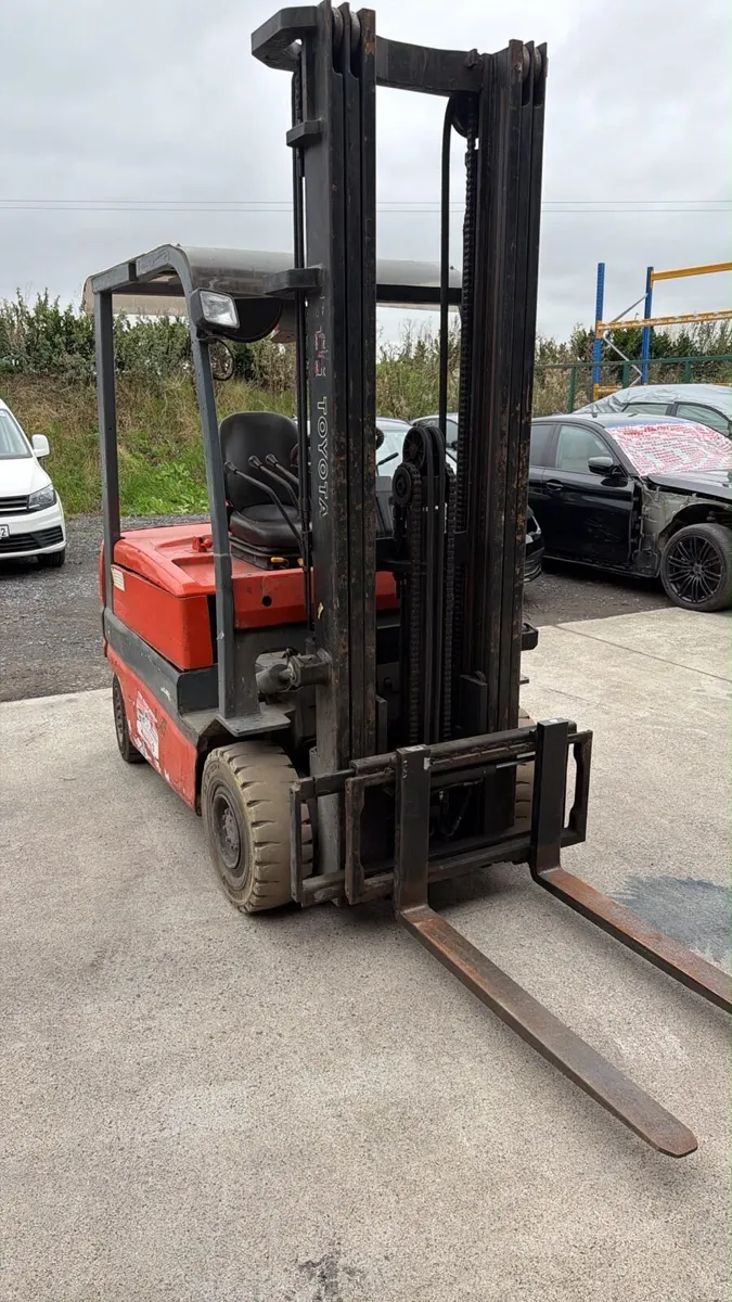 Forklift - Image 3
