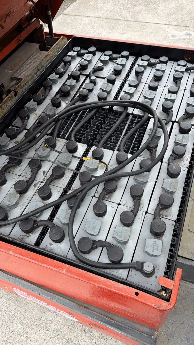 Forklift - Image 4