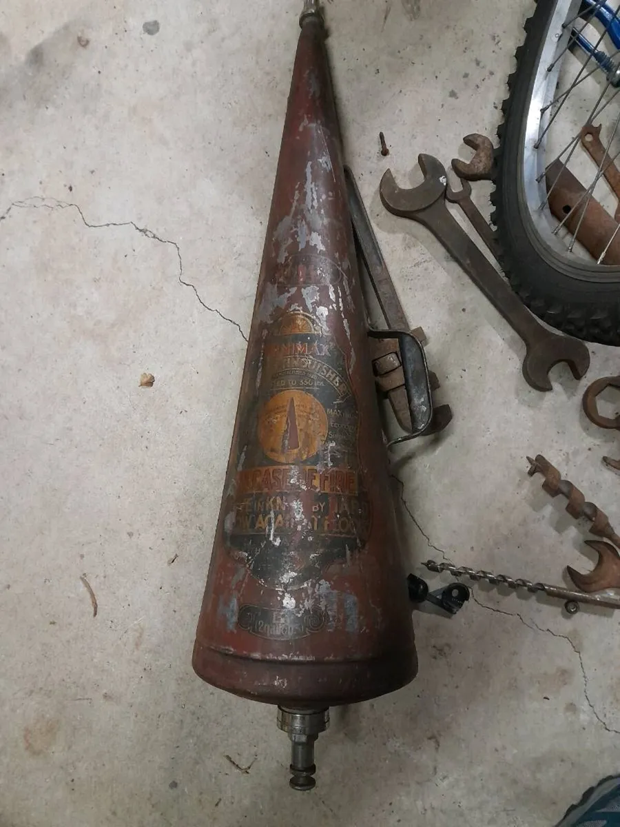 Old fire extinguisher - Image 2