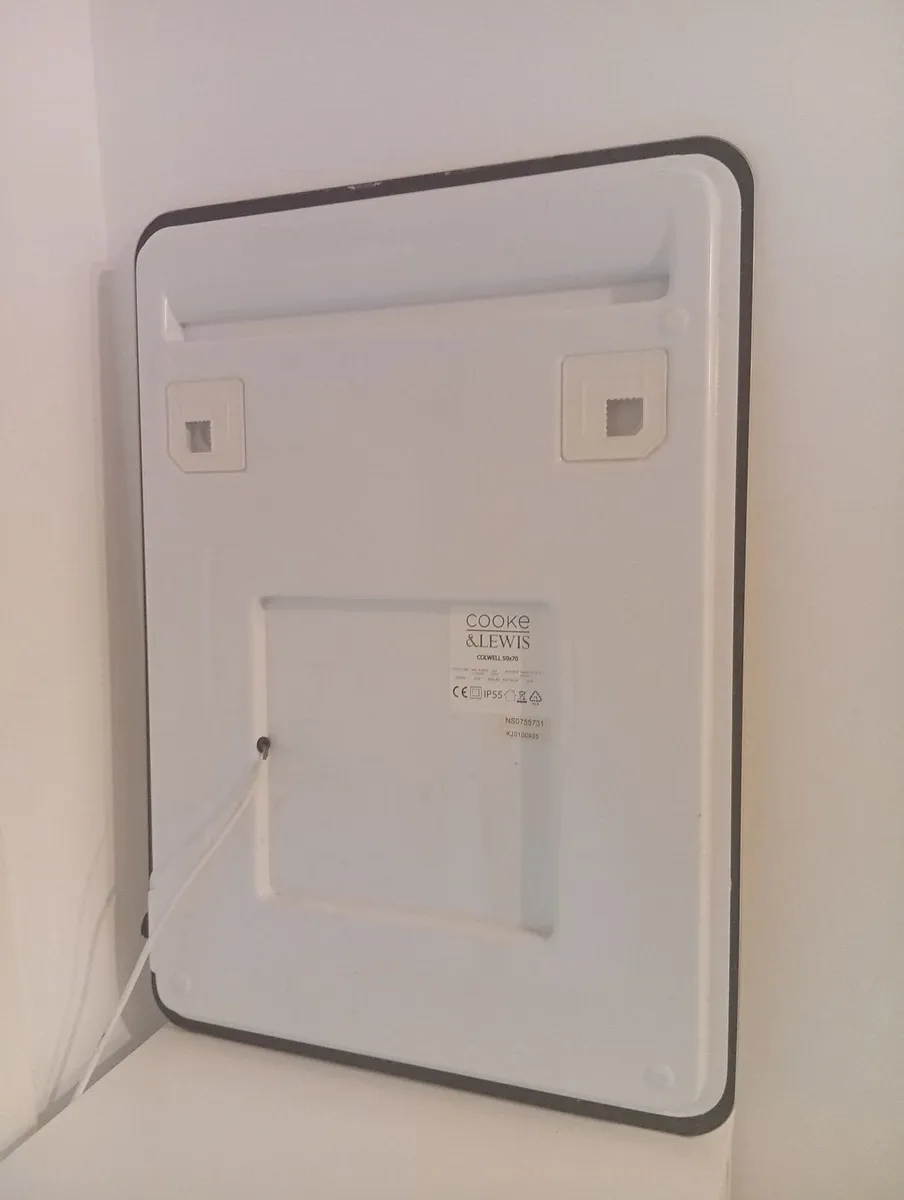 Modern Quality Bathroom mirror with Led light - Image 3