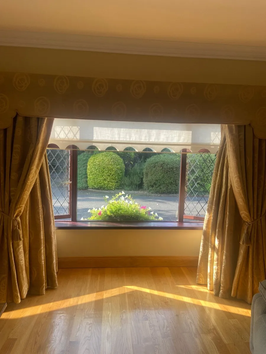 Curtains - Image 3