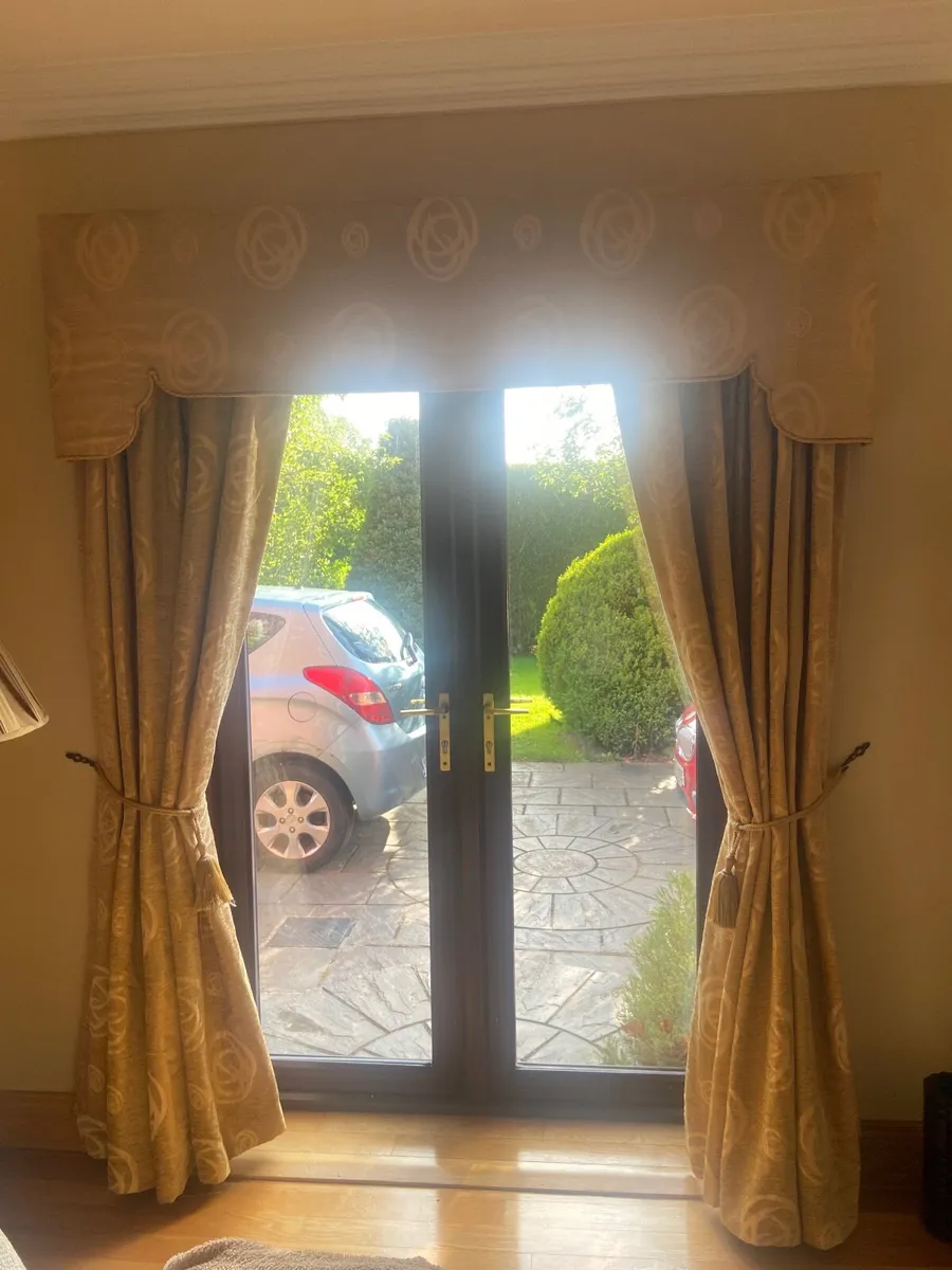 Curtains - Image 1