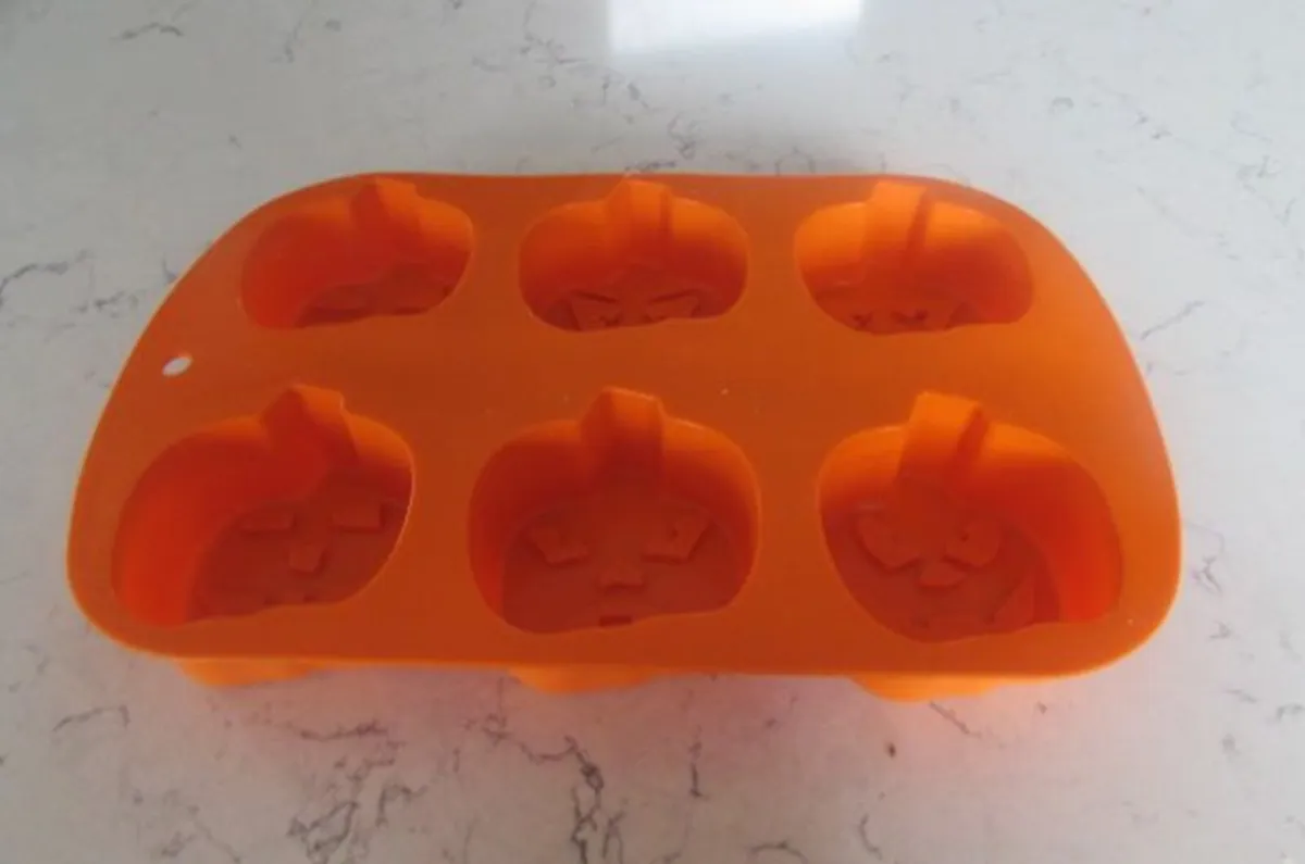 Silicone Pumpkin Cupcake Mould for Sale - Image 3