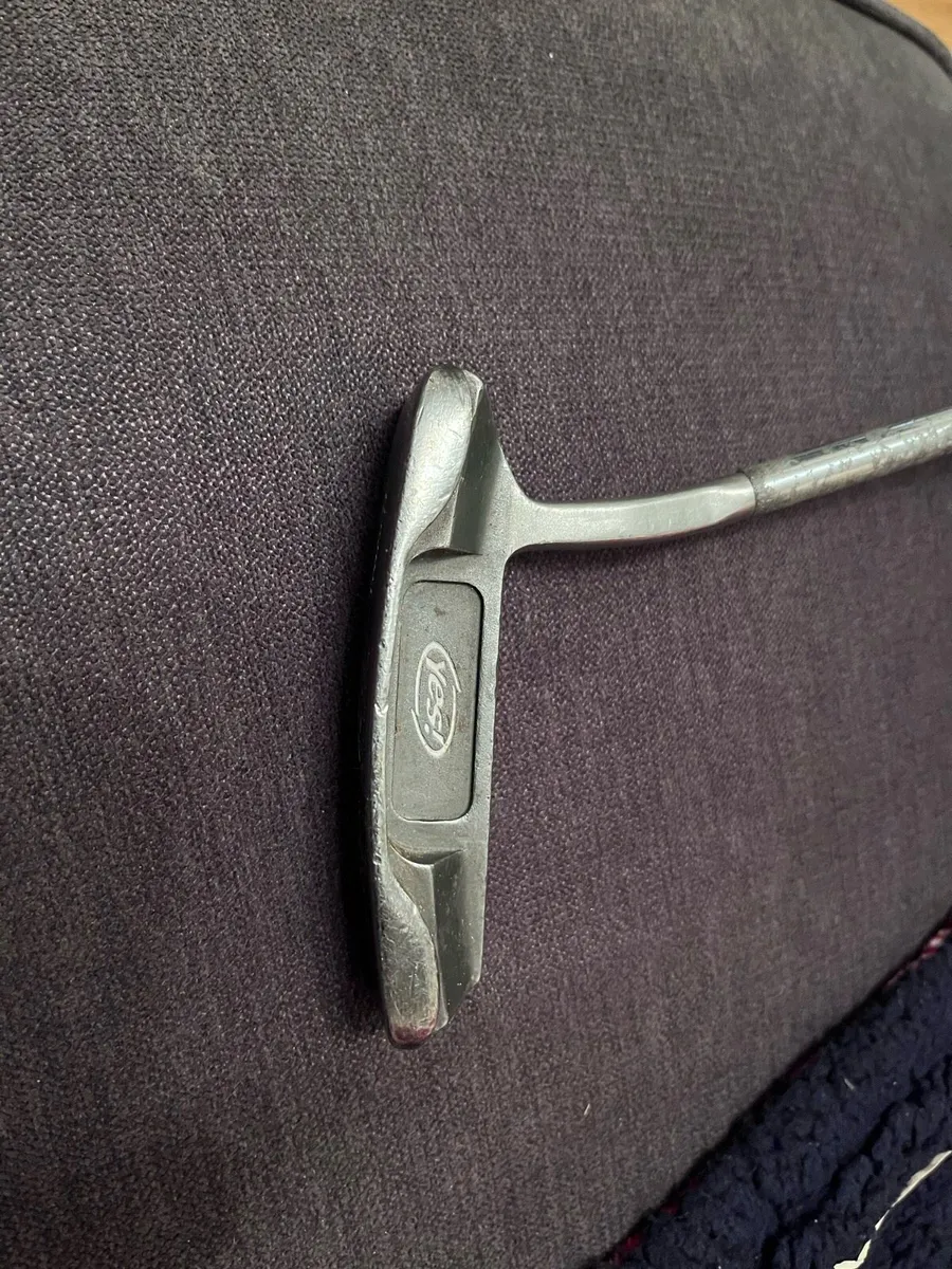 YES C groove putter - Image 1