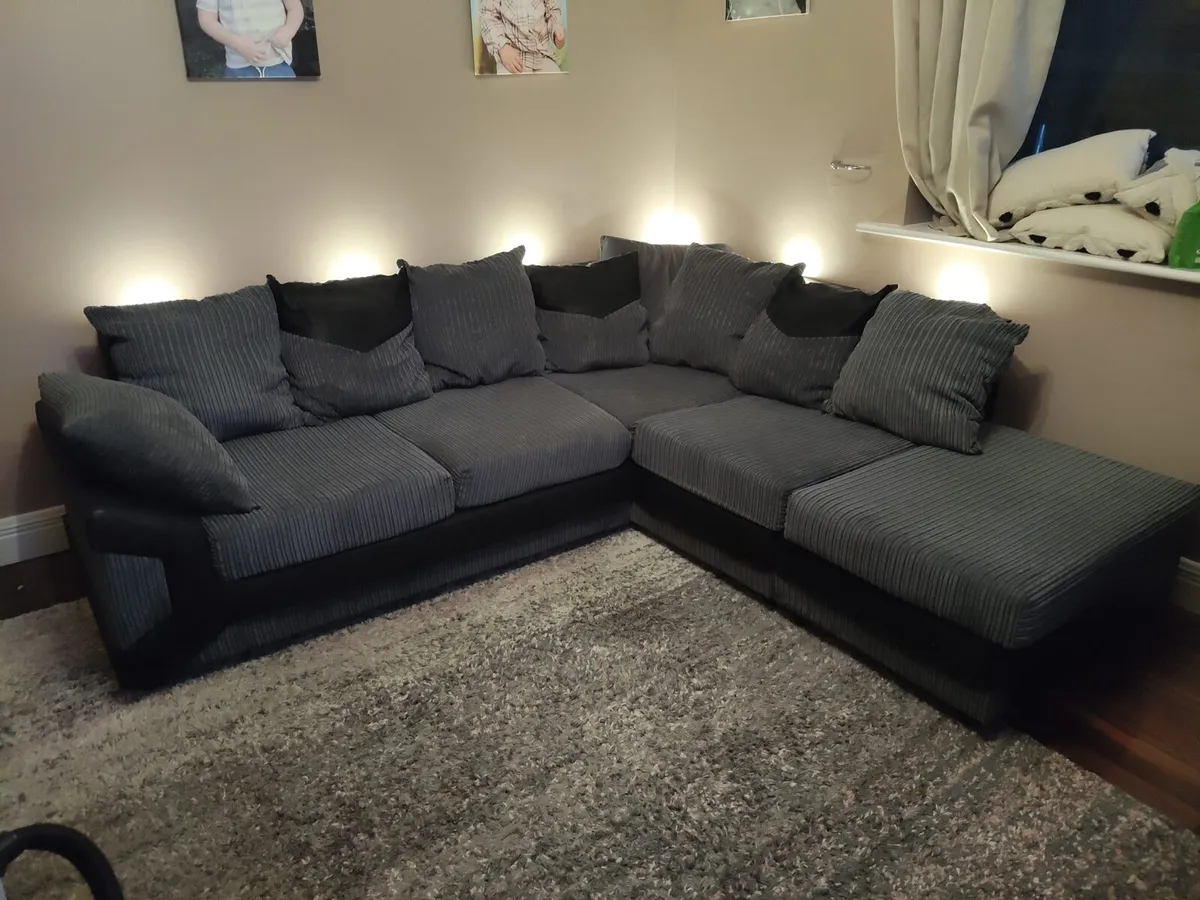 Corner sofa - Image 1