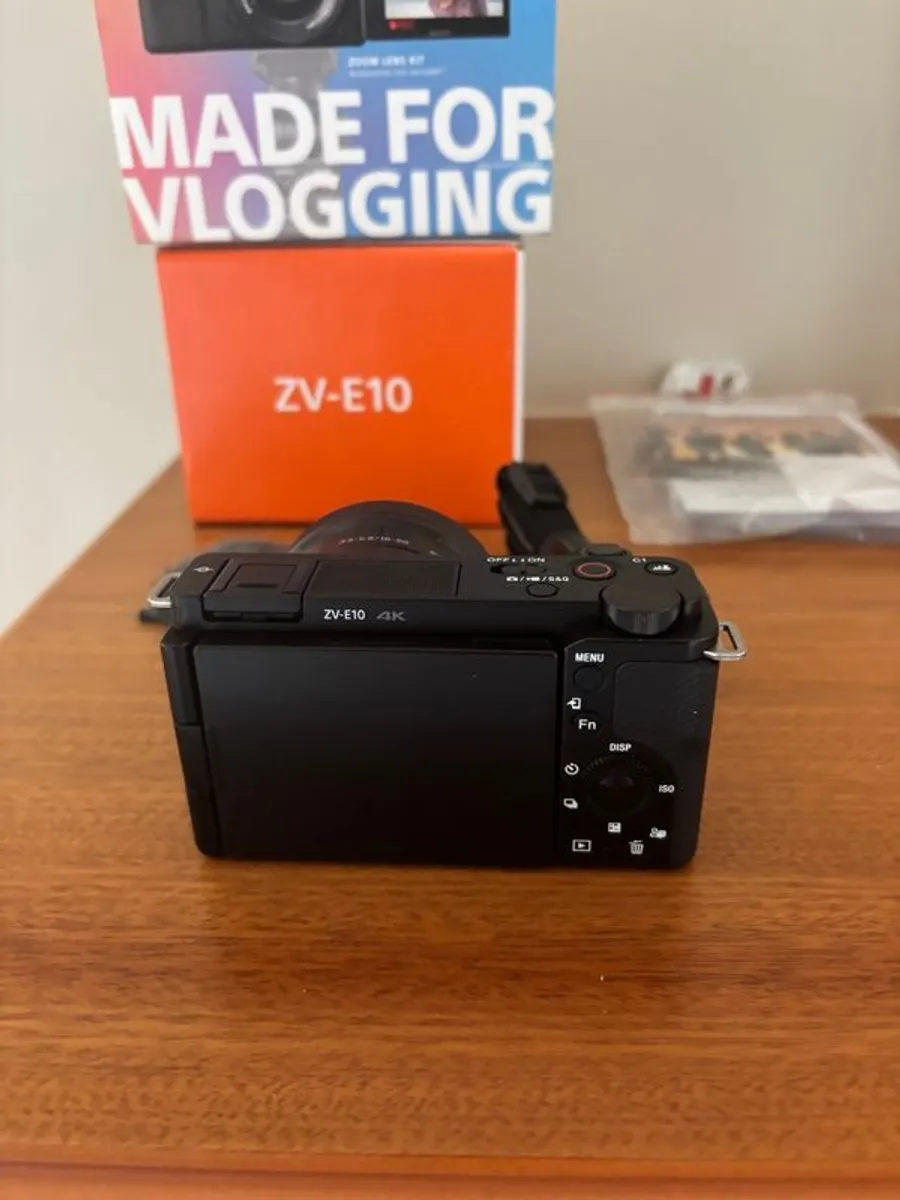 Song zv e10 - Image 2