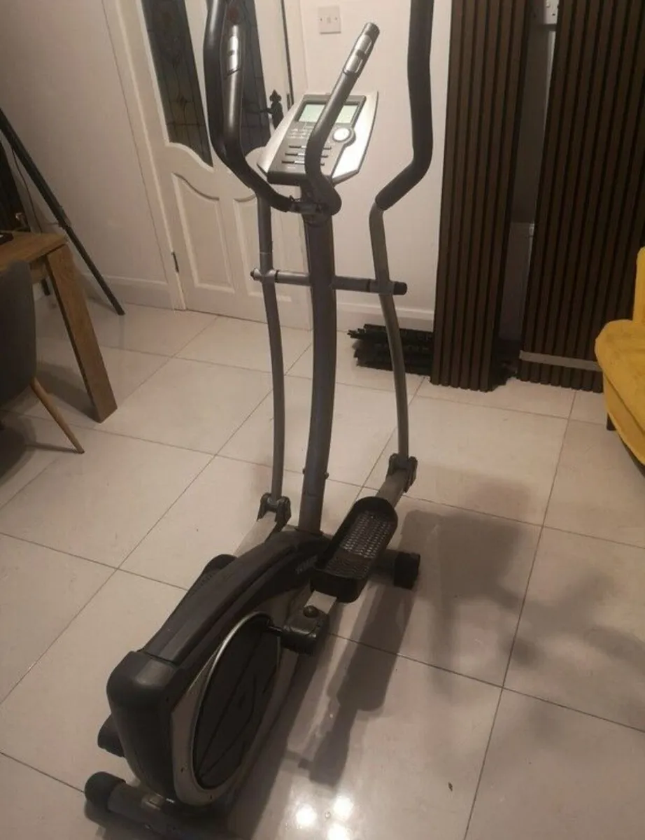 FREE Crosstrainer - Image 1