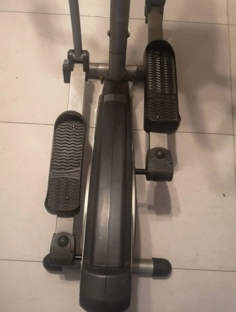 FREE Crosstrainer - Image 2