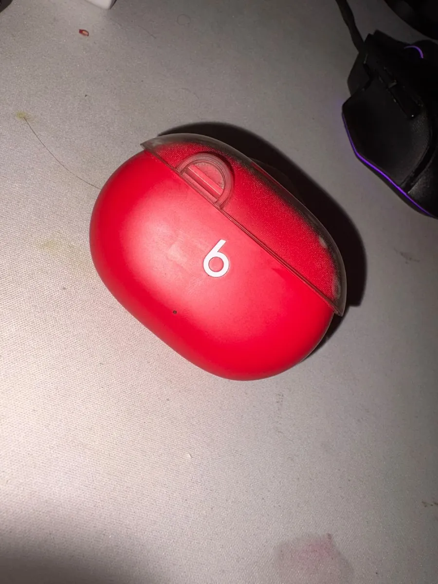 Beats Studio Buds Red - noise cancelling earbuds - Image 4